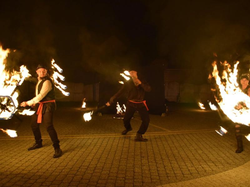 teatr enigma pokazy ognia taniec z ogniem fireshow