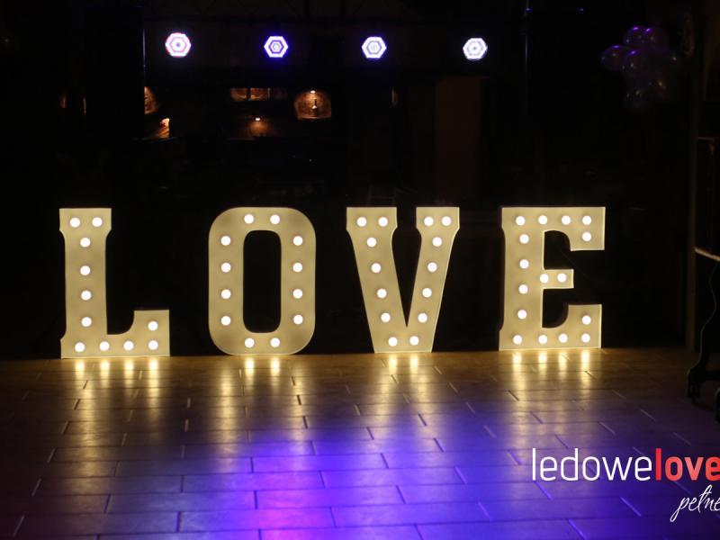 Litery LOVE Napis Ledowelove wynajem na wesele, ślub i sesje foto 