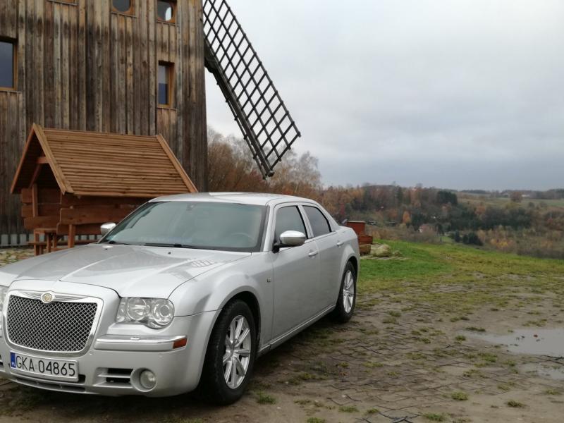 Auto do ślubu Chrysler 300C 5.7 HEMI V8